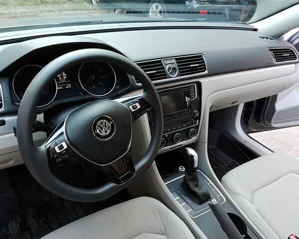 Серый Фольксваген Пассат, объемом двигателя 1.8 л и пробегом 157 тыс. км за 14000 $, фото 10 на Automoto.ua