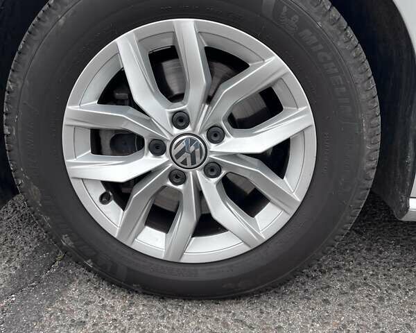 Серый Фольксваген Пассат, объемом двигателя 1.8 л и пробегом 176 тыс. км за 12800 $, фото 13 на Automoto.ua