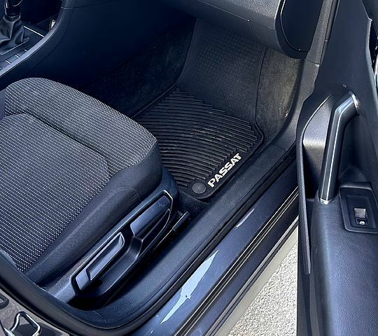 Сірий Фольксваген Пассат, об'ємом двигуна 2 л та пробігом 174 тис. км за 10900 $, фото 5 на Automoto.ua