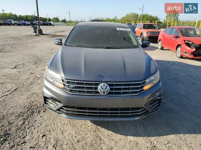 Серый Фольксваген Пассат, объемом двигателя 1.8 л и пробегом 146 тыс. км за 2750 $, фото 4 на Automoto.ua
