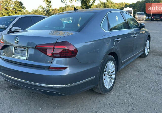 Сірий Фольксваген Пассат, об'ємом двигуна 1.8 л та пробігом 166 тис. км за 12499 $, фото 2 на Automoto.ua