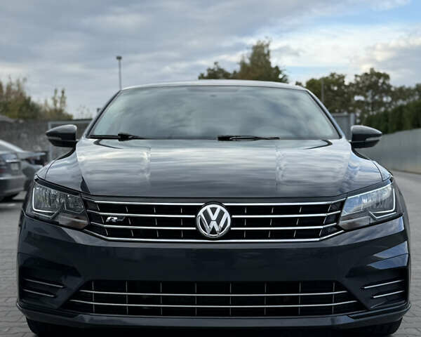 Серый Фольксваген Пассат, объемом двигателя 1.8 л и пробегом 255 тыс. км за 12500 $, фото 25 на Automoto.ua