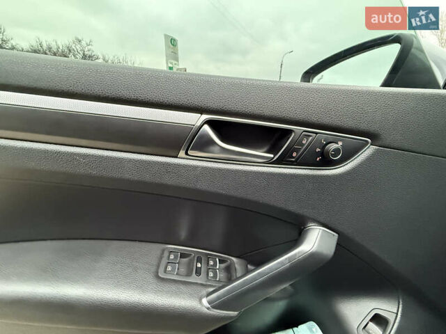 Серый Фольксваген Пассат, объемом двигателя 1.78 л и пробегом 158 тыс. км за 13000 $, фото 8 на Automoto.ua