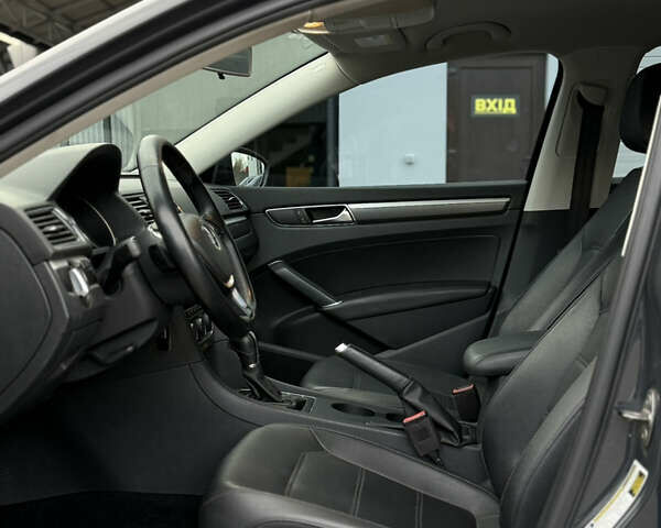 Серый Фольксваген Пассат, объемом двигателя 1.8 л и пробегом 255 тыс. км за 12500 $, фото 32 на Automoto.ua