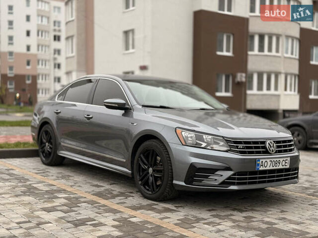 Серый Фольксваген Пассат, объемом двигателя 1.8 л и пробегом 128 тыс. км за 13800 $, фото 2 на Automoto.ua