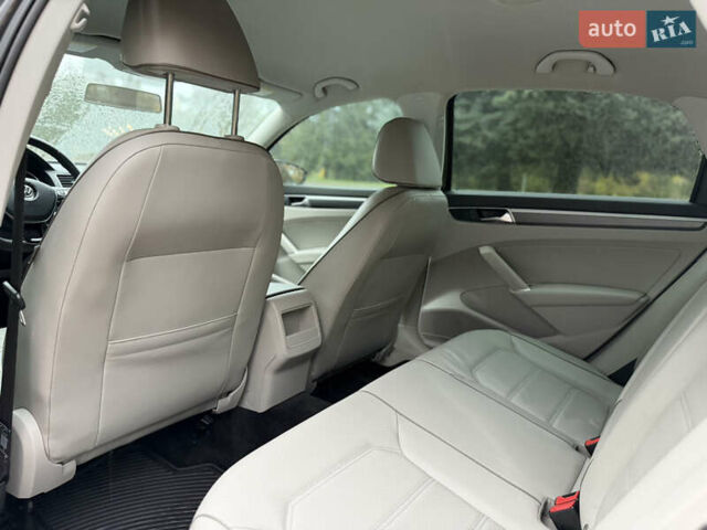 Серый Фольксваген Пассат, объемом двигателя 1.8 л и пробегом 189 тыс. км за 11800 $, фото 62 на Automoto.ua