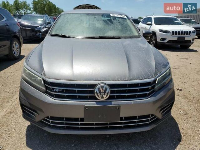 Сірий Фольксваген Пассат, об'ємом двигуна 1.8 л та пробігом 154 тис. км за 3000 $, фото 4 на Automoto.ua