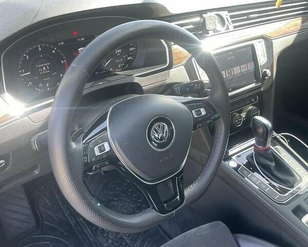 Серый Фольксваген Пассат, объемом двигателя 1.97 л и пробегом 225 тыс. км за 18800 $, фото 5 на Automoto.ua