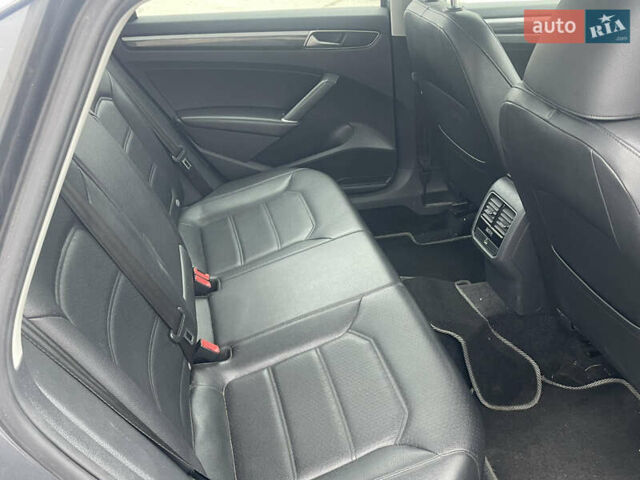 Серый Фольксваген Пассат, объемом двигателя 1.98 л и пробегом 140 тыс. км за 14800 $, фото 5 на Automoto.ua