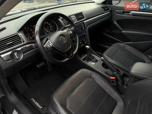 Серый Фольксваген Пассат, объемом двигателя 1.8 л и пробегом 255 тыс. км за 12500 $, фото 48 на Automoto.ua