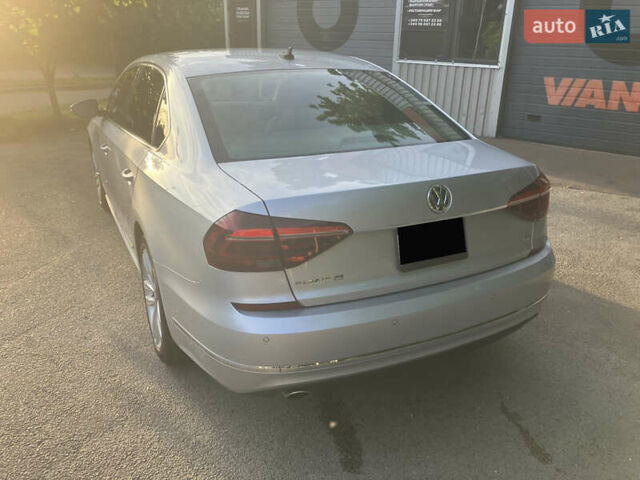 Серый Фольксваген Пассат, объемом двигателя 1.8 л и пробегом 69 тыс. км за 17000 $, фото 3 на Automoto.ua