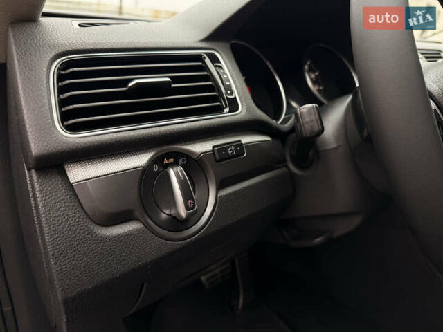 Серый Фольксваген Пассат, объемом двигателя 1.8 л и пробегом 128 тыс. км за 13800 $, фото 13 на Automoto.ua