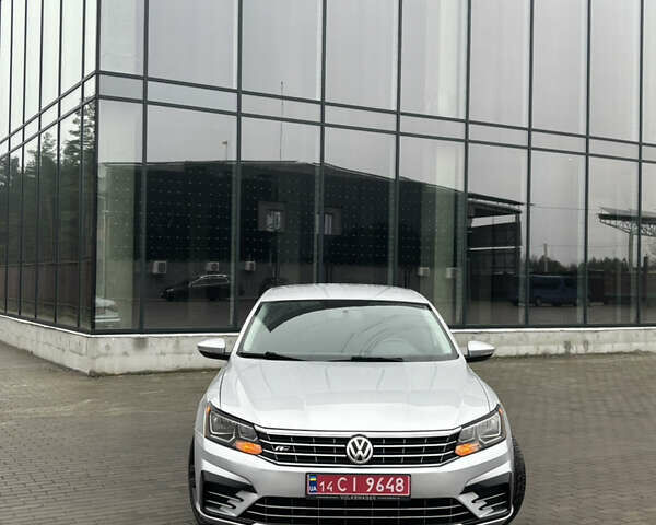 Сірий Фольксваген Пассат, об'ємом двигуна 1.8 л та пробігом 208 тис. км за 11800 $, фото 1 на Automoto.ua