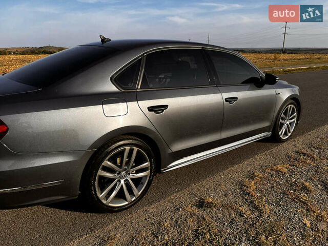Серый Фольксваген Пассат, объемом двигателя 2 л и пробегом 139 тыс. км за 14500 $, фото 4 на Automoto.ua