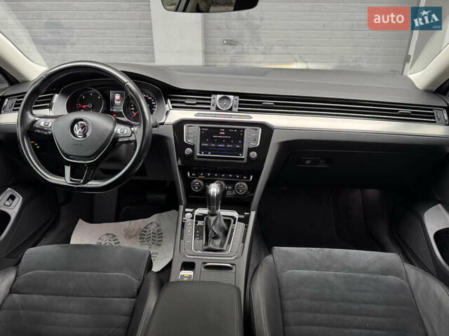 Серый Фольксваген Пассат, объемом двигателя 1.97 л и пробегом 225 тыс. км за 18750 $, фото 31 на Automoto.ua