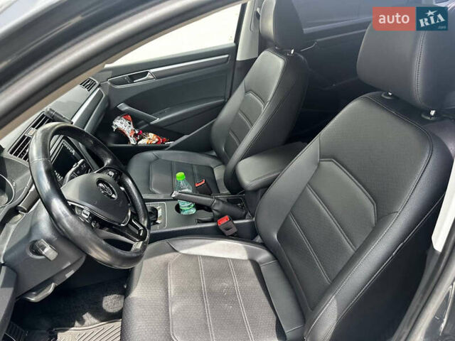 Серый Фольксваген Пассат, объемом двигателя 1.8 л и пробегом 137 тыс. км за 15000 $, фото 10 на Automoto.ua