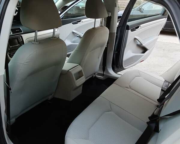 Серый Фольксваген Пассат, объемом двигателя 1.8 л и пробегом 157 тыс. км за 14000 $, фото 12 на Automoto.ua