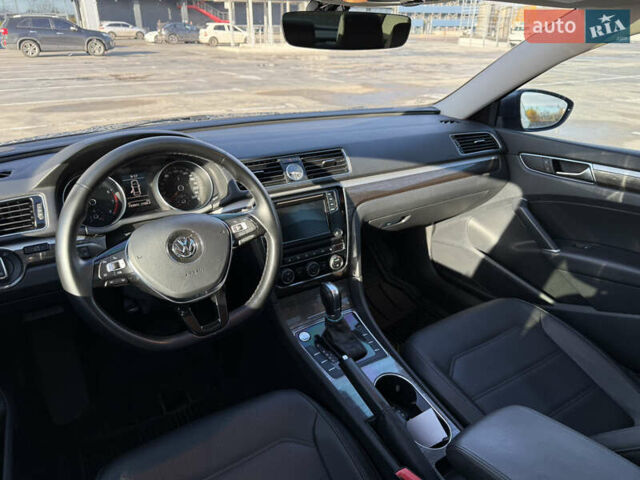 Сірий Фольксваген Пассат, об'ємом двигуна 1.8 л та пробігом 193 тис. км за 15000 $, фото 25 на Automoto.ua