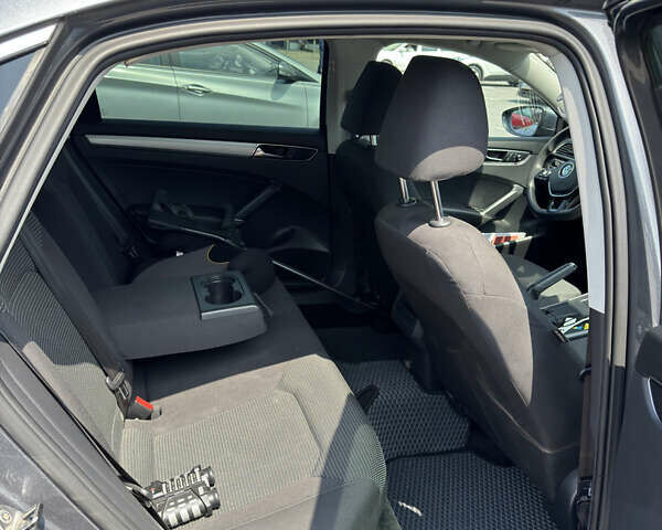 Серый Фольксваген Пассат, объемом двигателя 1.8 л и пробегом 149 тыс. км за 11900 $, фото 7 на Automoto.ua