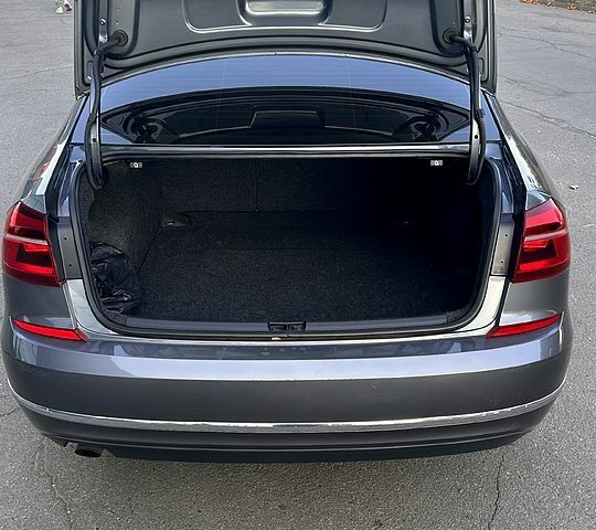 Сірий Фольксваген Пассат, об'ємом двигуна 2 л та пробігом 174 тис. км за 10900 $, фото 3 на Automoto.ua