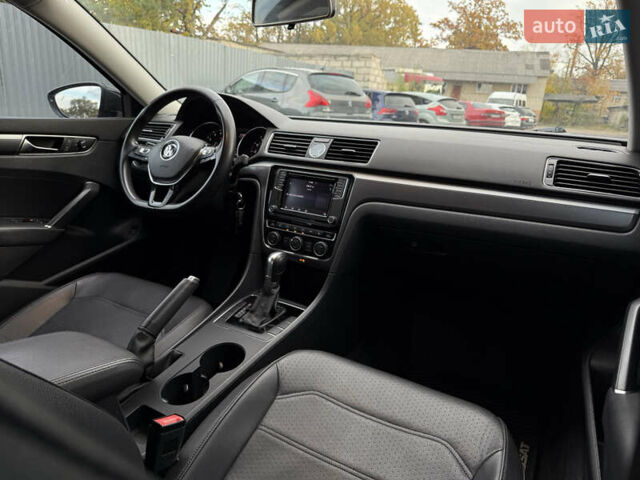 Серый Фольксваген Пассат, объемом двигателя 1.8 л и пробегом 255 тыс. км за 12500 $, фото 46 на Automoto.ua