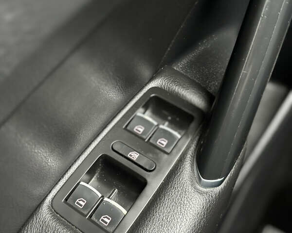 Сірий Фольксваген Пассат, об'ємом двигуна 1.8 л та пробігом 208 тис. км за 11800 $, фото 18 на Automoto.ua