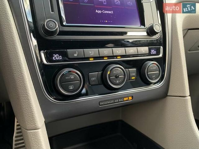 Серый Фольксваген Пассат, объемом двигателя 2 л и пробегом 155 тыс. км за 14999 $, фото 40 на Automoto.ua