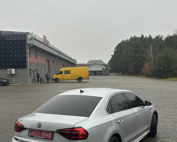 Сірий Фольксваген Пассат, об'ємом двигуна 1.8 л та пробігом 208 тис. км за 11800 $, фото 9 на Automoto.ua