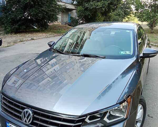 Серый Фольксваген Пассат, объемом двигателя 1.8 л и пробегом 157 тыс. км за 14000 $, фото 7 на Automoto.ua