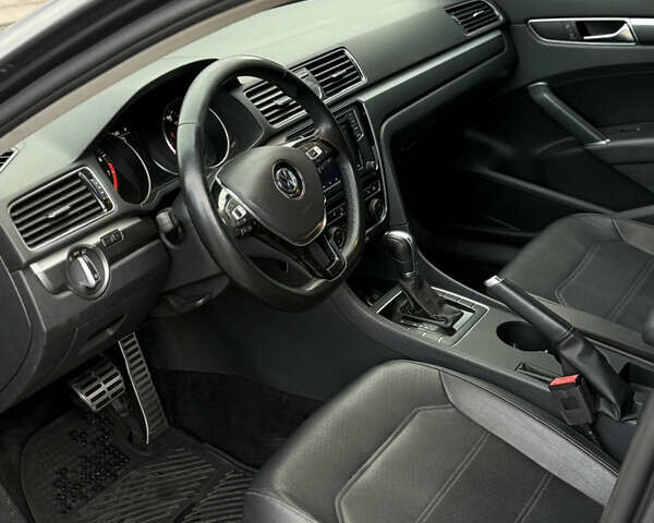 Серый Фольксваген Пассат, объемом двигателя 1.8 л и пробегом 255 тыс. км за 12500 $, фото 31 на Automoto.ua