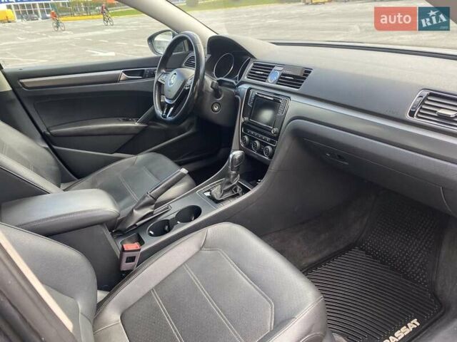 Фольксваген Пассат 2017 в Ужгороде на Automoto.ua Серый Фольксваген Пассат, объемом двигателя 1.8 л и пробегом 125 тыс. км за 13600 $, фото 7 на Automoto.ua