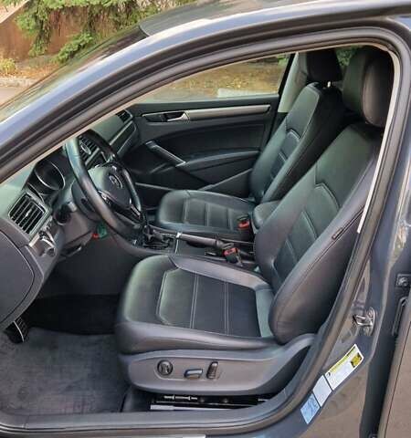 Серый Фольксваген Пассат, объемом двигателя 1.8 л и пробегом 183 тыс. км за 13700 $, фото 11 на Automoto.ua