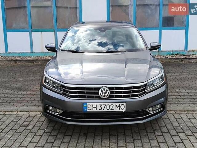 Серый Фольксваген Пассат, объемом двигателя 1.8 л и пробегом 64 тыс. км за 18000 $, фото 1 на Automoto.ua