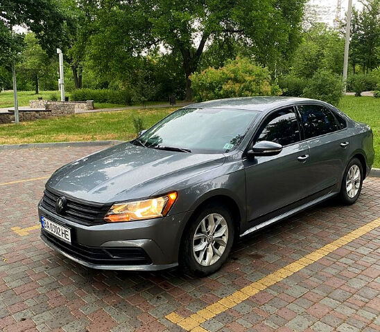 Серый Фольксваген Пассат, объемом двигателя 1.8 л и пробегом 96 тыс. км за 12200 $, фото 2 на Automoto.ua