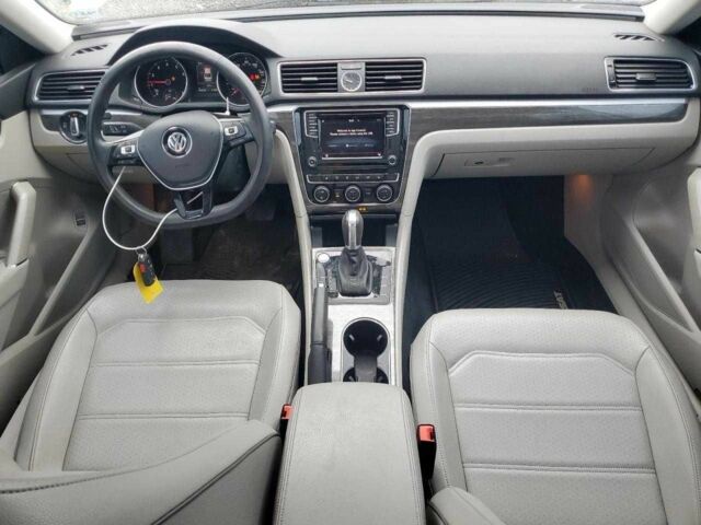 Серый Фольксваген Пассат, объемом двигателя 1.8 л и пробегом 44 тыс. км за 2500 $, фото 7 на Automoto.ua