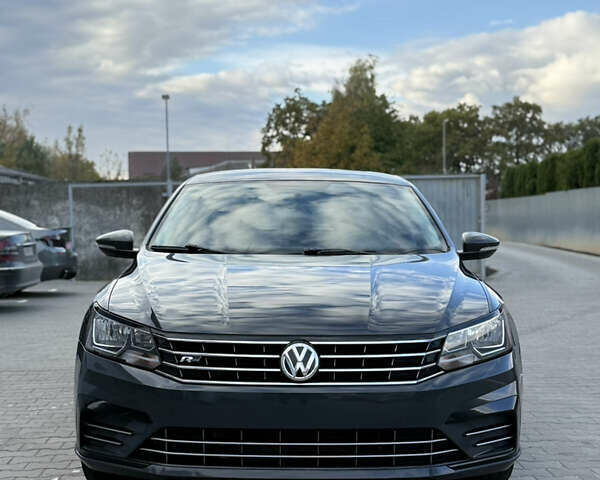 Серый Фольксваген Пассат, объемом двигателя 1.8 л и пробегом 255 тыс. км за 12500 $, фото 4 на Automoto.ua