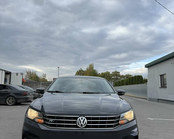 Серый Фольксваген Пассат, объемом двигателя 1.8 л и пробегом 255 тыс. км за 12500 $, фото 57 на Automoto.ua