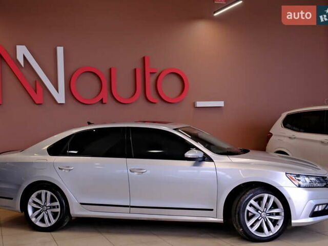 Серый Фольксваген Пассат, объемом двигателя 1.8 л и пробегом 180 тыс. км за 14800 $, фото 7 на Automoto.ua