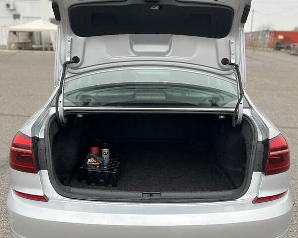 Серый Фольксваген Пассат, объемом двигателя 1.8 л и пробегом 176 тыс. км за 12800 $, фото 12 на Automoto.ua