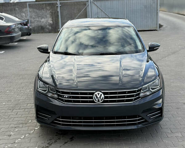 Серый Фольксваген Пассат, объемом двигателя 1.8 л и пробегом 255 тыс. км за 12500 $, фото 5 на Automoto.ua