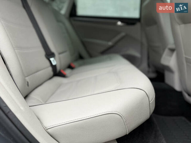 Серый Фольксваген Пассат, объемом двигателя 1.8 л и пробегом 189 тыс. км за 11800 $, фото 68 на Automoto.ua