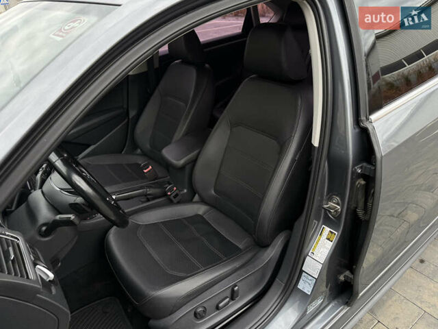Фольксваген Пассат 2017 в Луцке на Automoto.ua Серый Фольксваген Пассат, объемом двигателя 1.8 л и пробегом 234 тыс. км за 14300 $, фото 13 на Automoto.ua