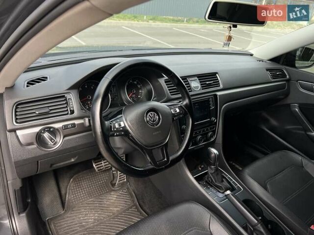 Серый Фольксваген Пассат, объемом двигателя 1.8 л и пробегом 219 тыс. км за 11500 $, фото 29 на Automoto.ua