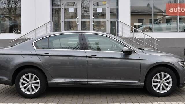 Серый Фольксваген Пассат, объемом двигателя 1.8 л и пробегом 48 тыс. км за 18500 $, фото 10 на Automoto.ua