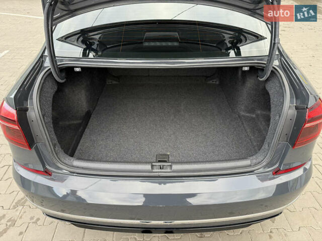 Серый Фольксваген Пассат, объемом двигателя 1.8 л и пробегом 255 тыс. км за 12500 $, фото 39 на Automoto.ua