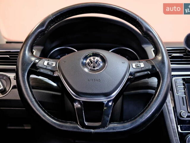 Серый Фольксваген Пассат, объемом двигателя 1.8 л и пробегом 180 тыс. км за 14800 $, фото 43 на Automoto.ua