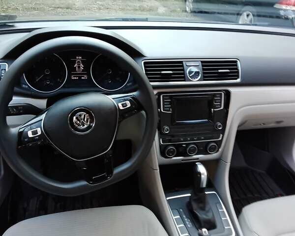 Серый Фольксваген Пассат, объемом двигателя 1.8 л и пробегом 157 тыс. км за 14000 $, фото 2 на Automoto.ua