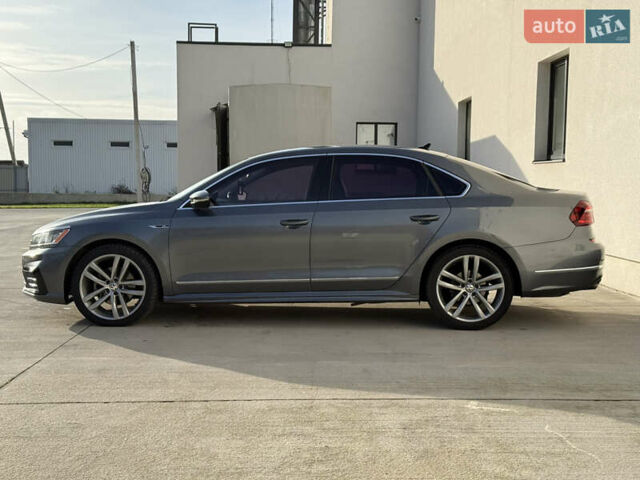 Серый Фольксваген Пассат, объемом двигателя 1.8 л и пробегом 235 тыс. км за 13800 $, фото 4 на Automoto.ua