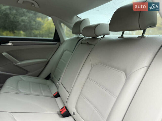 Серый Фольксваген Пассат, объемом двигателя 1.8 л и пробегом 189 тыс. км за 11800 $, фото 61 на Automoto.ua