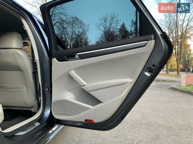 Сірий Фольксваген Пассат, об'ємом двигуна 2 л та пробігом 155 тис. км за 15500 $, фото 44 на Automoto.ua